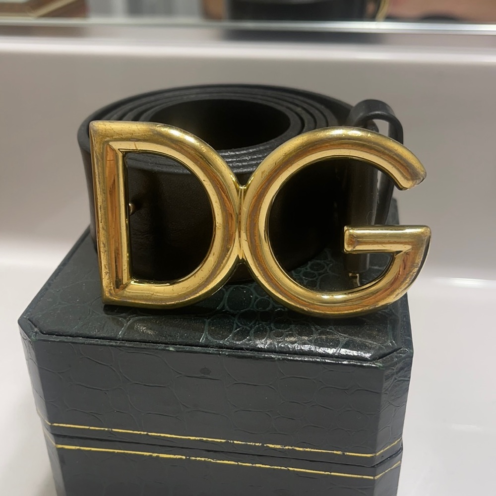 Dolce and gabbana belt size 30-38